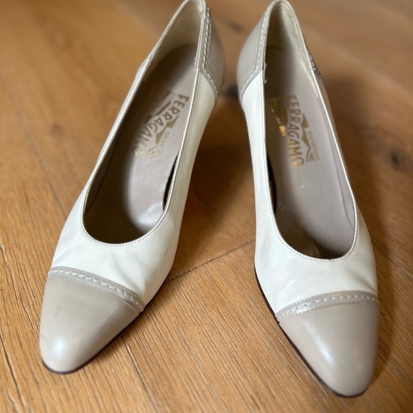 Salvatore Ferragamo Women's Cream and Tan Leather Pumps - Picture 1 of 8